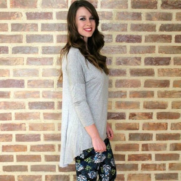 NWT Light Heather Grey Quarter Sleeve High Low Top Shirt Layering - Picture 2 of 2